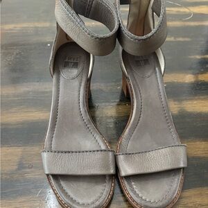 Frye Women's Taupe Leather Sandals